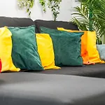 2Br Sleeps 6- 5 Mins To Canary Wharf Free Parking Squid Game Themed Apartment -