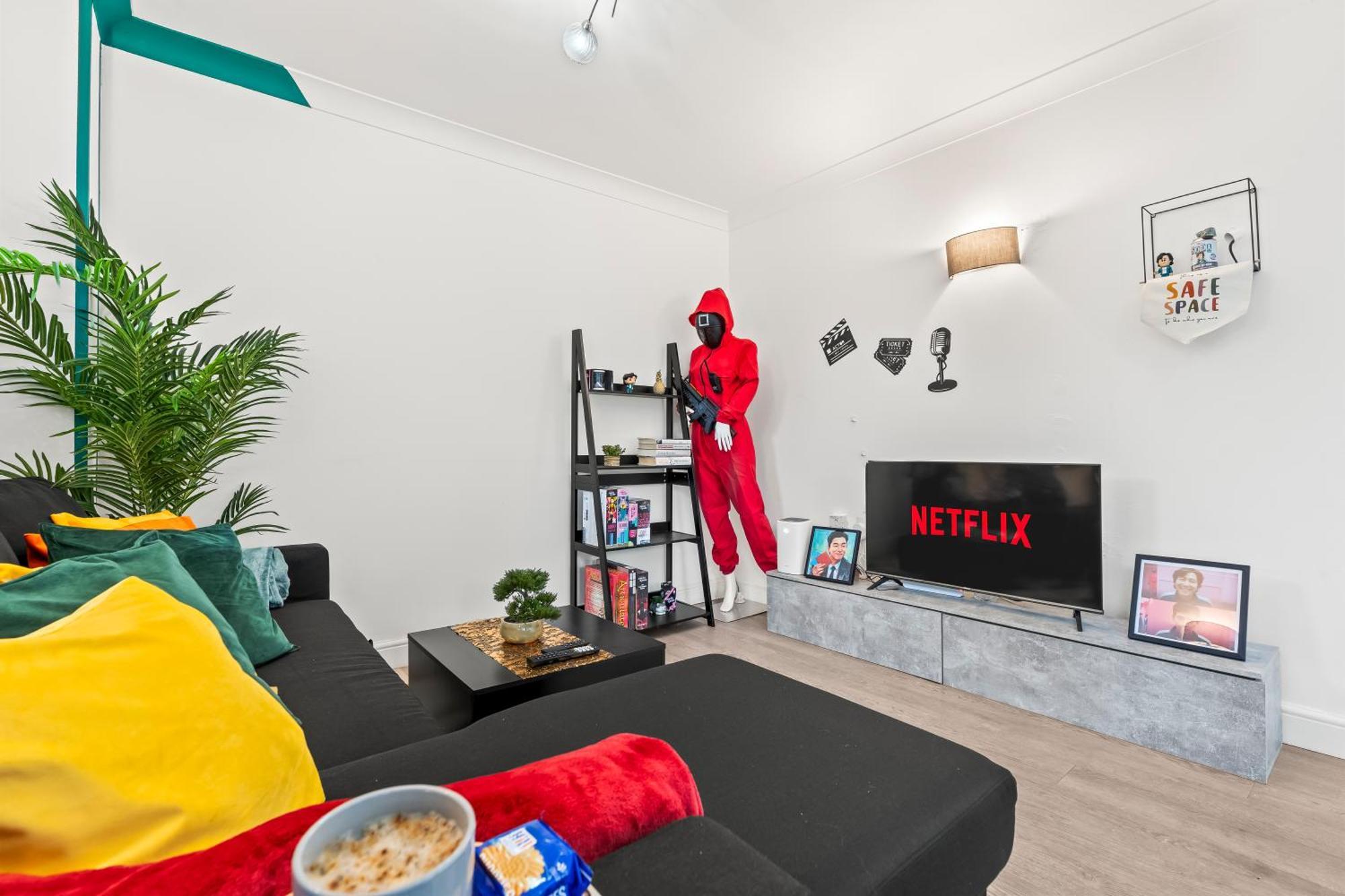 2br Sleeps 6- 5 Mins To Canary Wharf Free Parking Squid Game Themed - * London