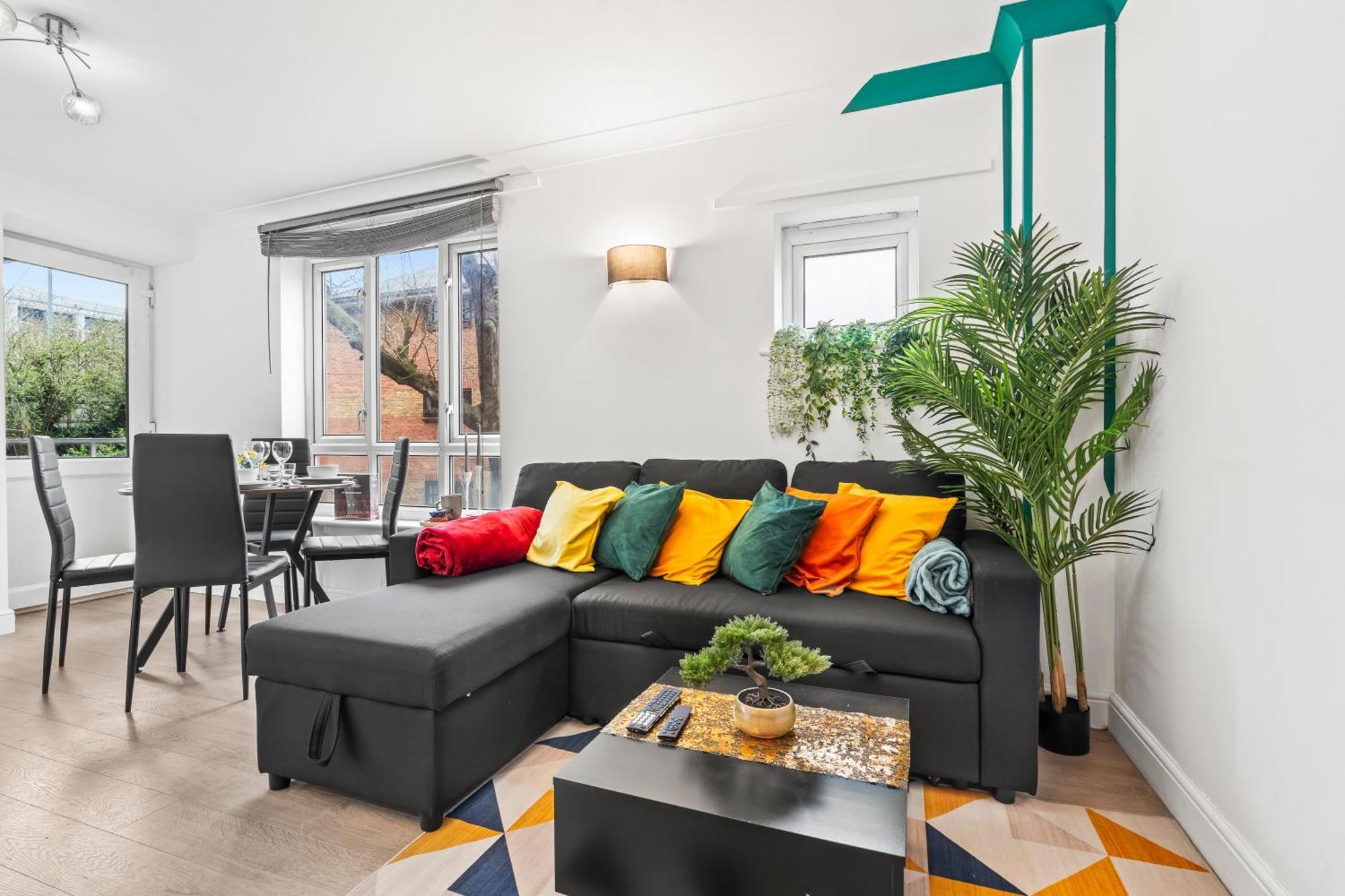 2br Sleeps 6- 5 Mins To Canary Wharf Free Parking Squid Game Themed -