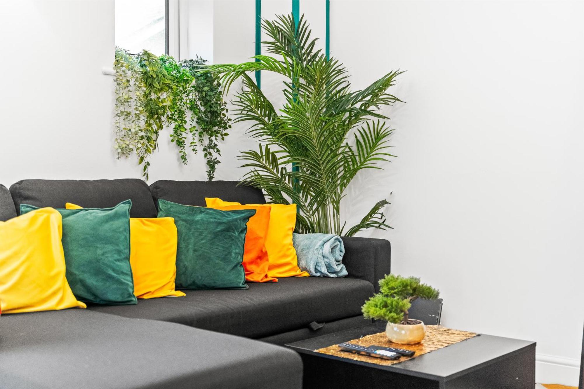 Apartment 2br Sleeps 6- 5 Mins To Canary Wharf Free Parking Squid Game Themed -