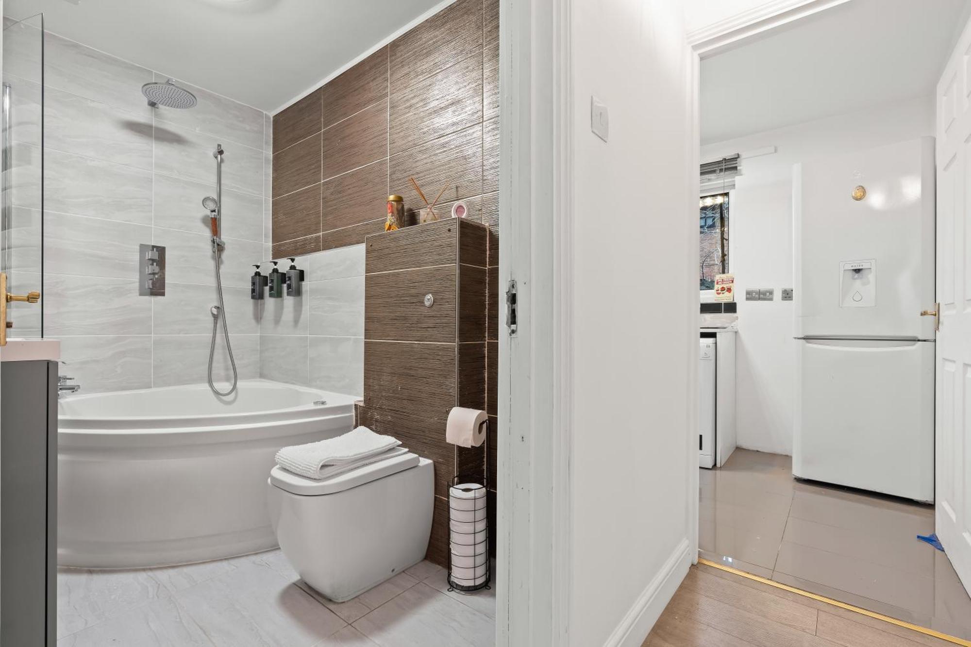 2br Sleeps 6- 5 Mins To Canary Wharf Free Parking Squid Game Themed - Apartment London