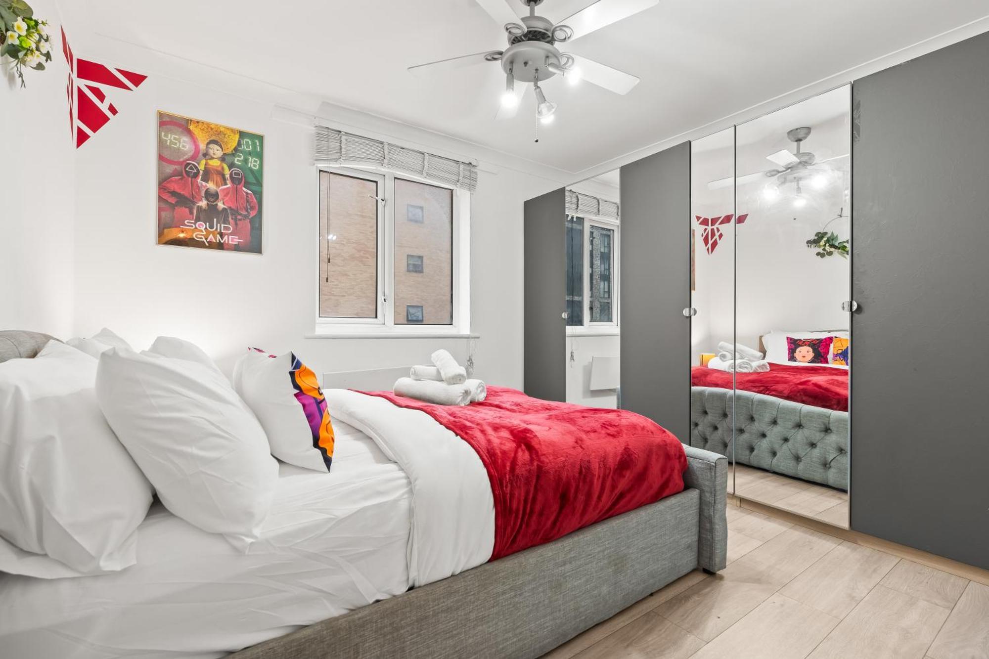 2br Sleeps 6- 5 Mins To Canary Wharf Free Parking Squid Game Themed - London