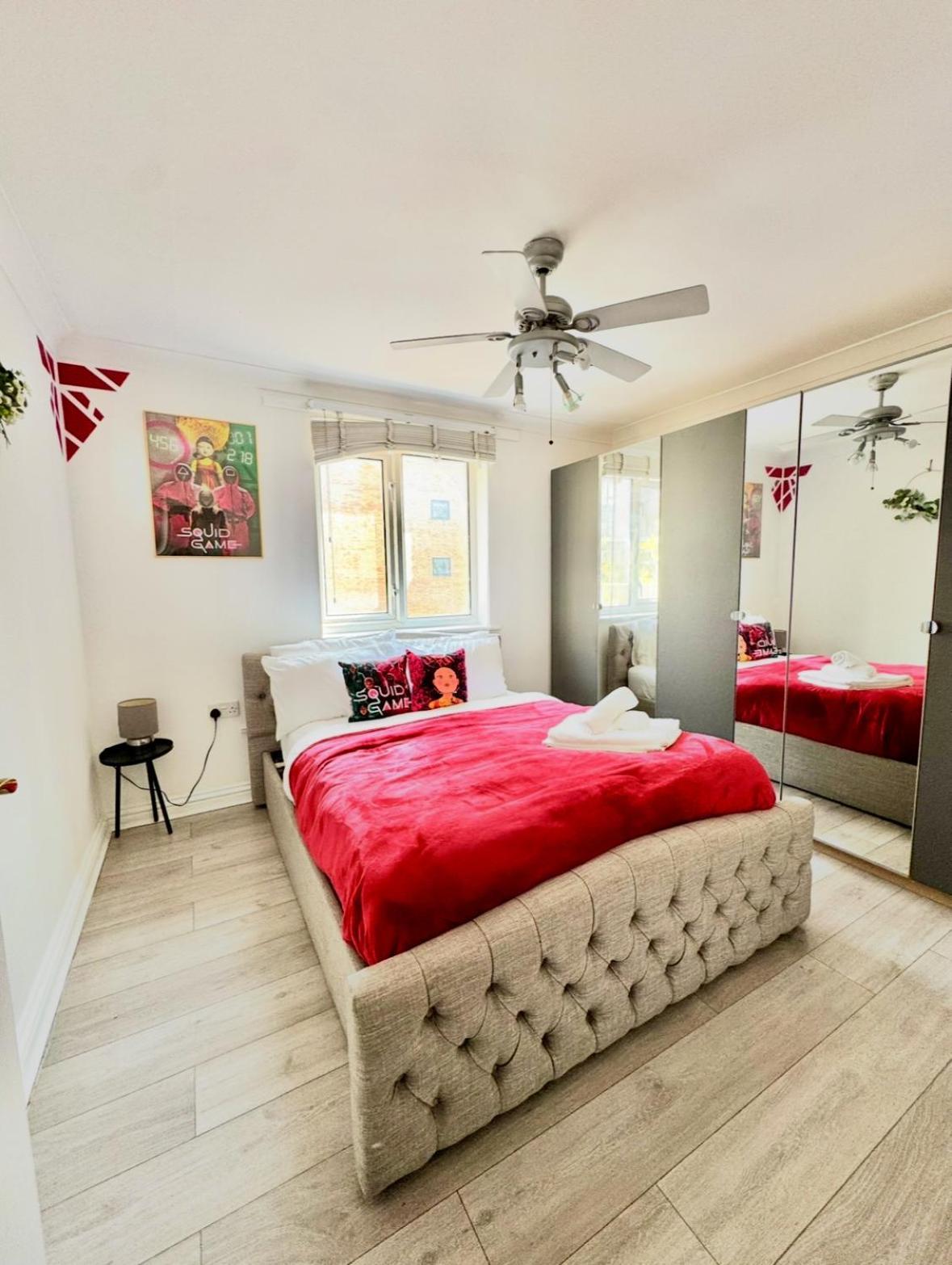 2br Sleeps 6- 5 Mins To Canary Wharf Free Parking Squid Game Themed - Apartment London