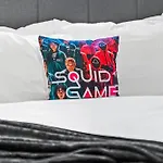2Br Sleeps 6- 5 Mins To Canary Wharf Free Parking Squid Game Themed Apartment -