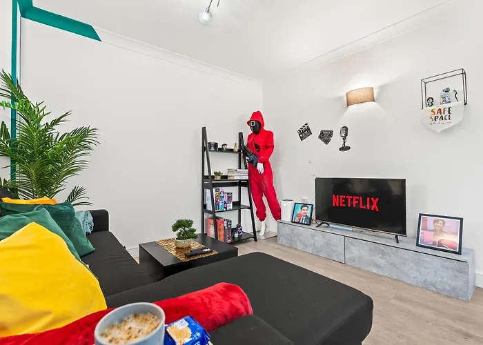 2Br Sleeps 6- 5 Mins To Canary Wharf Free Parking Squid Game Themed Apartment -