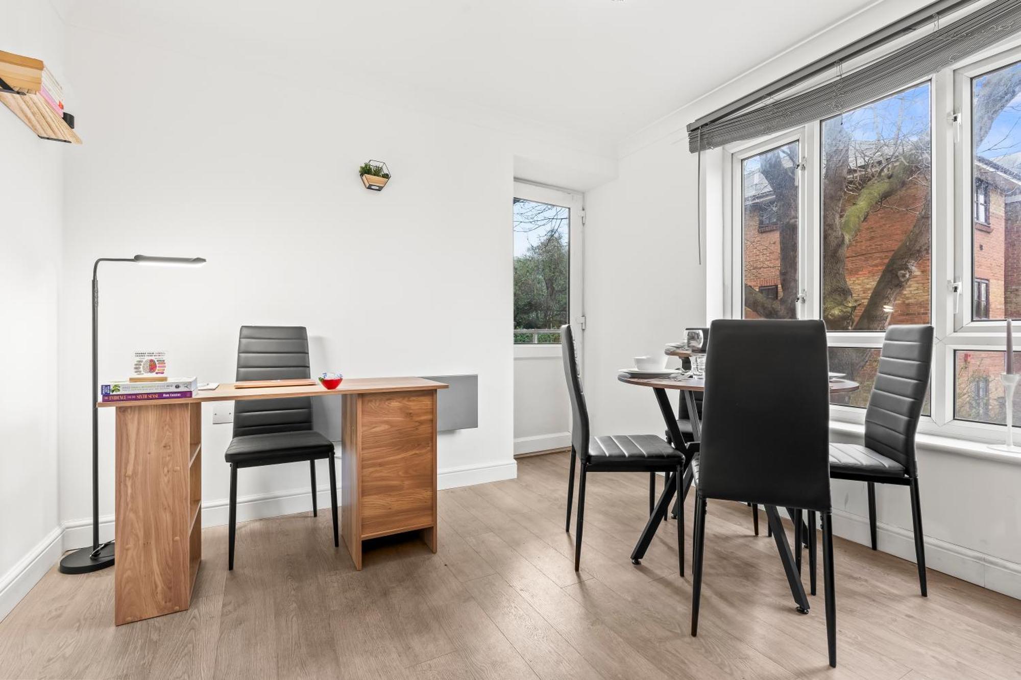 Apartment 2br Sleeps 6- 5 Mins To Canary Wharf Free Parking Squid Game Themed - *