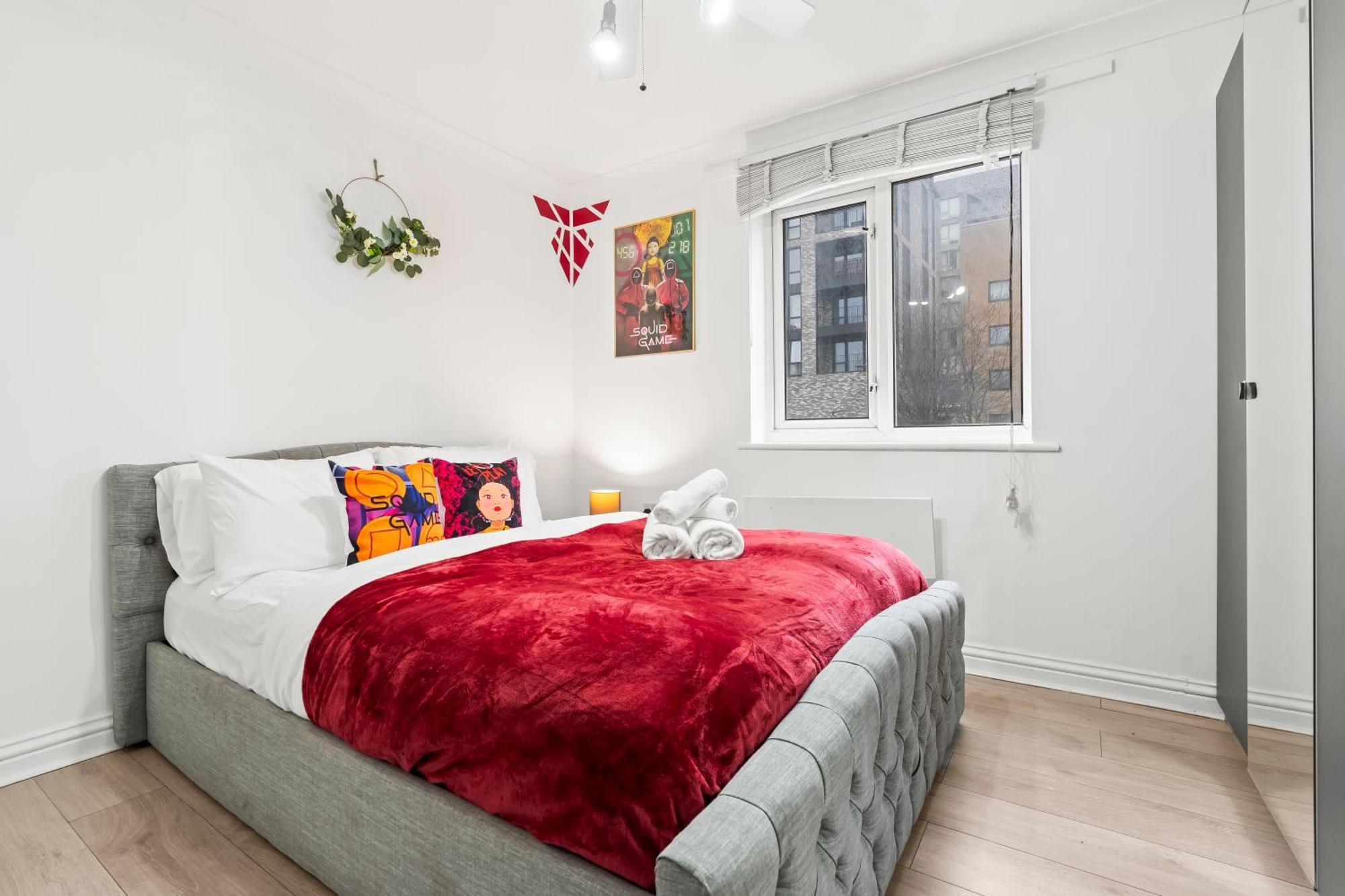 Apartment 2br Sleeps 6- 5 Mins To Canary Wharf Free Parking Squid Game Themed - London