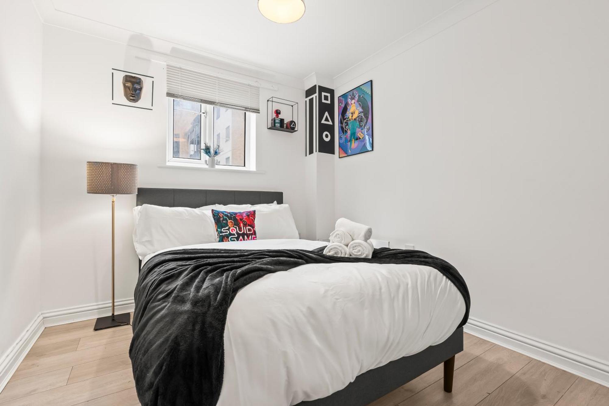 2br Sleeps 6- 5 Mins To Canary Wharf Free Parking Squid Game Themed - London