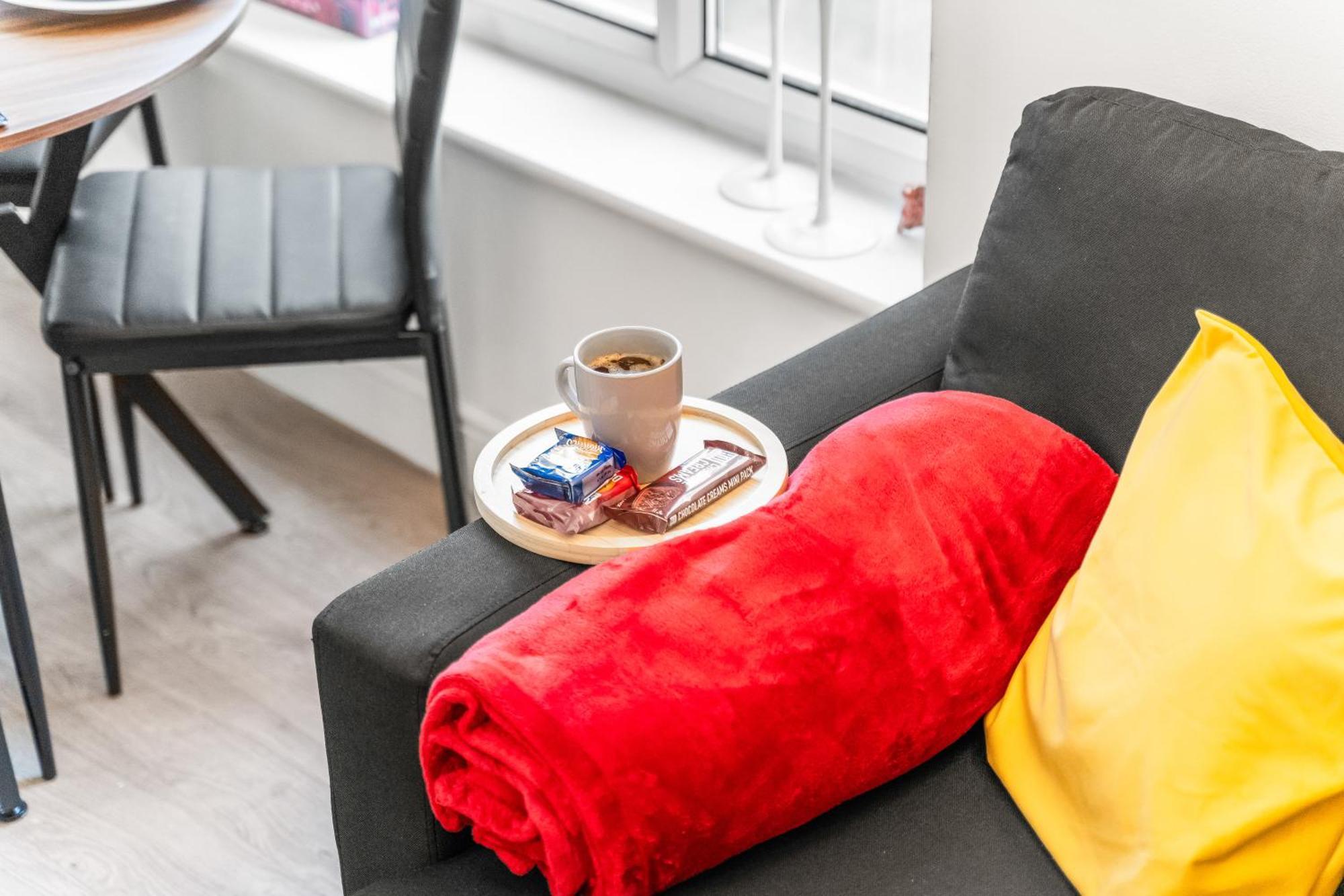 2br Sleeps 6- 5 Mins To Canary Wharf Free Parking Squid Game Themed - London