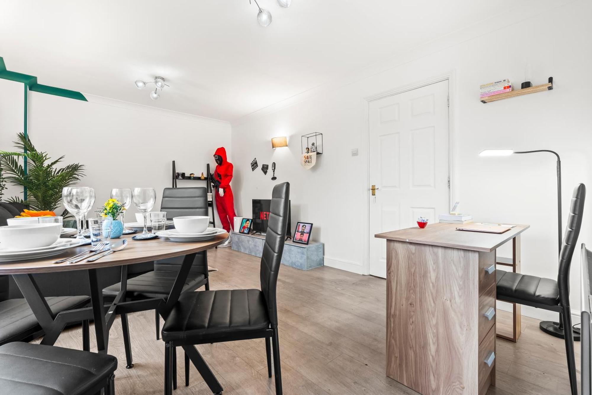 2br Sleeps 6- 5 Mins To Canary Wharf Free Parking Squid Game Themed - * London