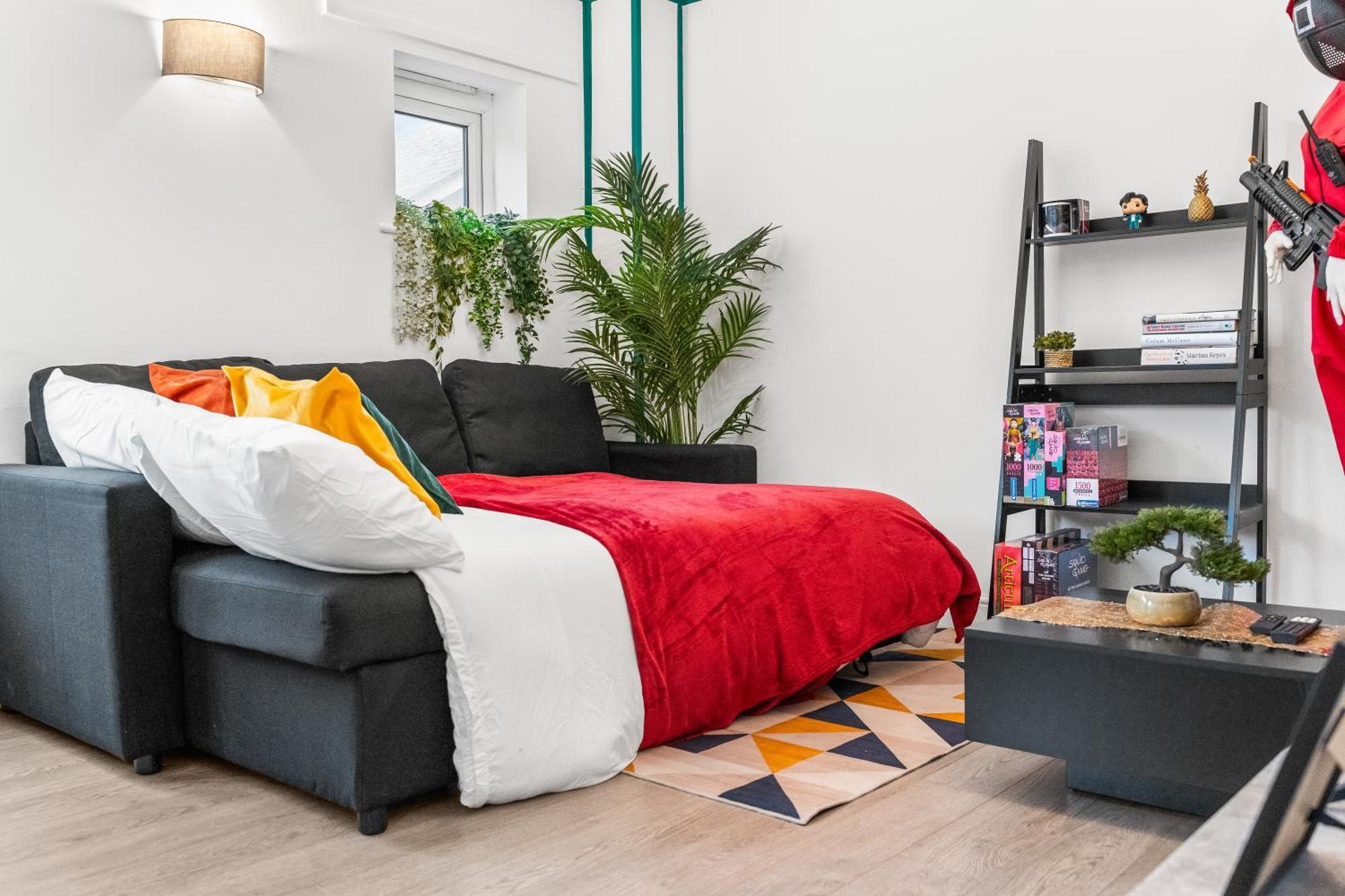 Apartment 2br Sleeps 6- 5 Mins To Canary Wharf Free Parking Squid Game Themed - London
