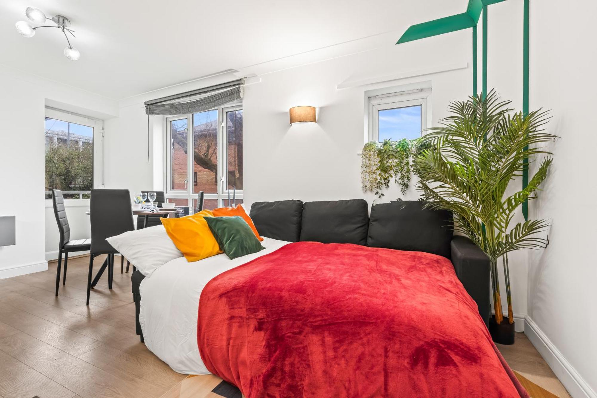 2br Sleeps 6- 5 Mins To Canary Wharf Free Parking Squid Game Themed - Apartment