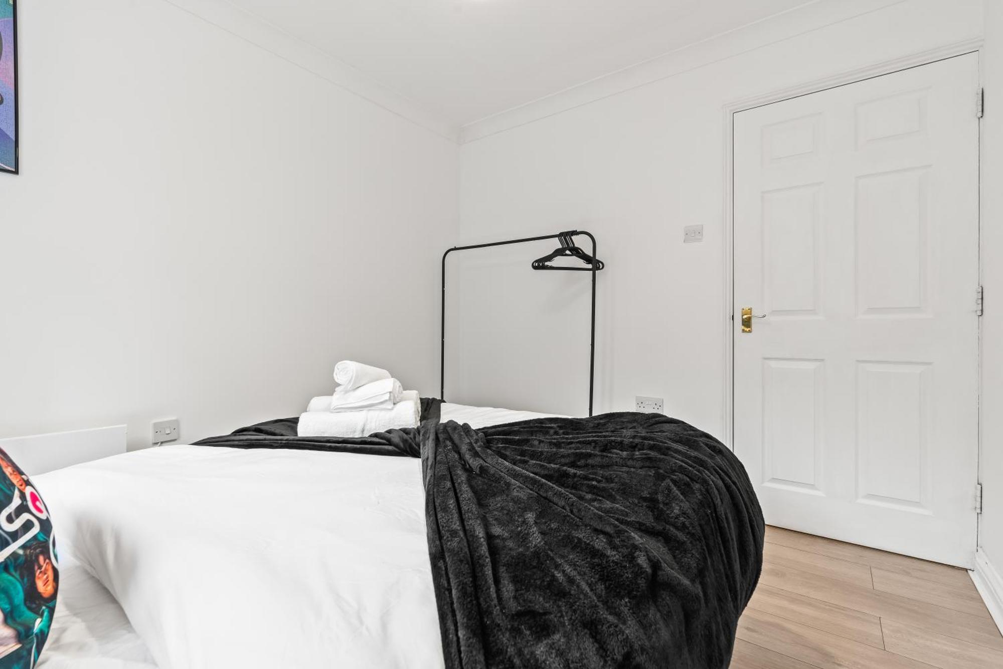 2br Sleeps 6- 5 Mins To Canary Wharf Free Parking Squid Game Themed - Apartment *